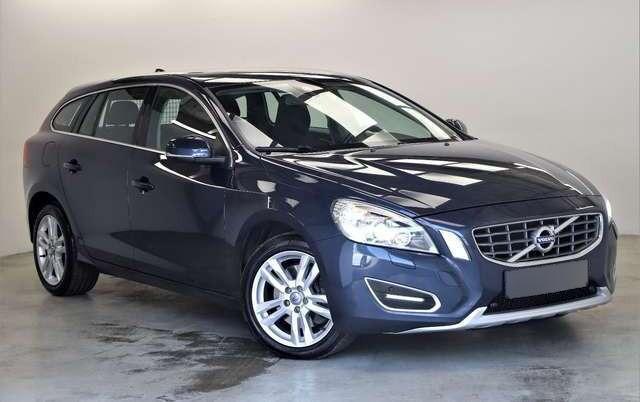 Volvo V60 2.4 215PS D5 Momentum AWD Automatik Standh